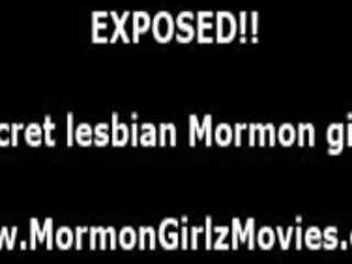 Glorious jeune mormon lesbiennes doigtage chatte en sous vêtements
