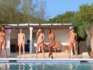 6 裸 女の子 バイ ザ· プール から poland