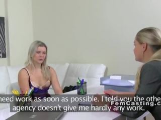 Blondīne lesbiete amatieri ēdamais sieviete aģents par kastings